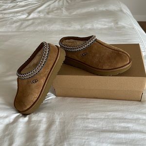 BNWT Chestnut Ugg Tasman Slippers women’s size 9